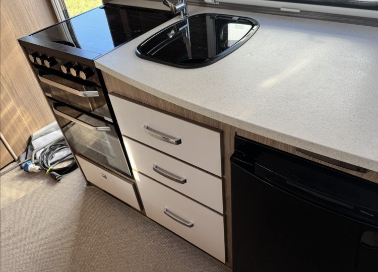 Coachmen , VIP 520 obytný přívěs