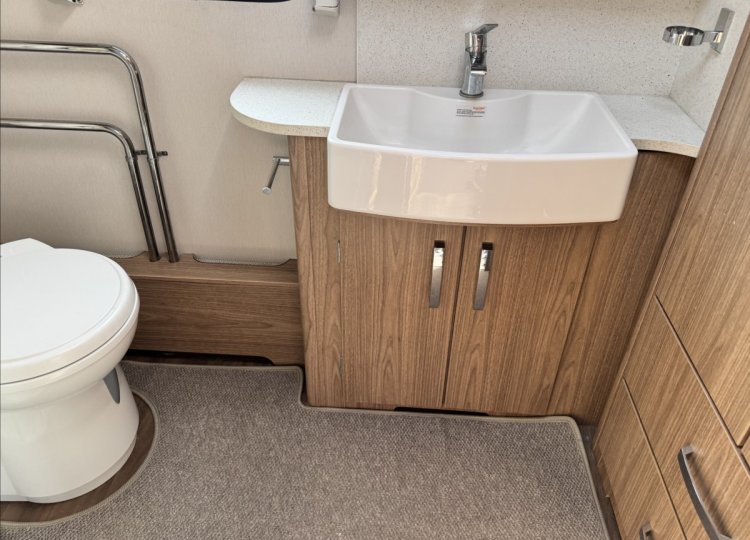 Coachmen , VIP 520 obytný přívěs