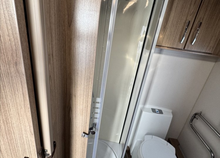 Coachmen , VIP 520 obytný přívěs