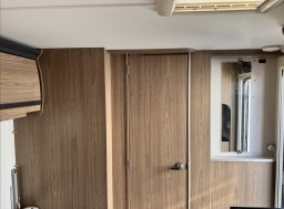 Coachmen , VIP 520 obytný přívěs