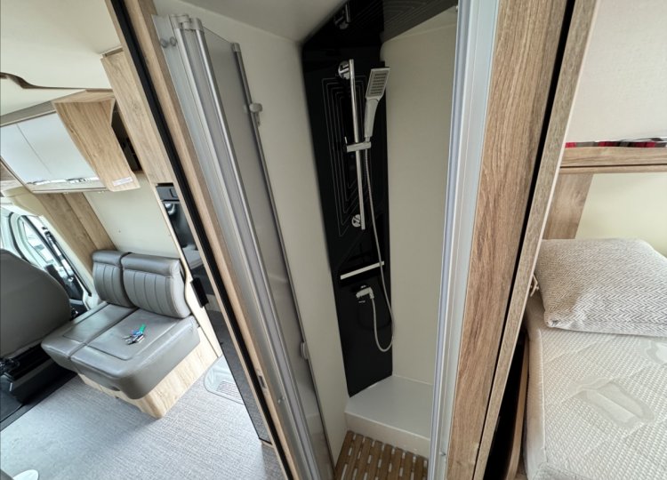 Eura Mobil , 2,3 PROFILA RS 720ES MJT obytný automobil