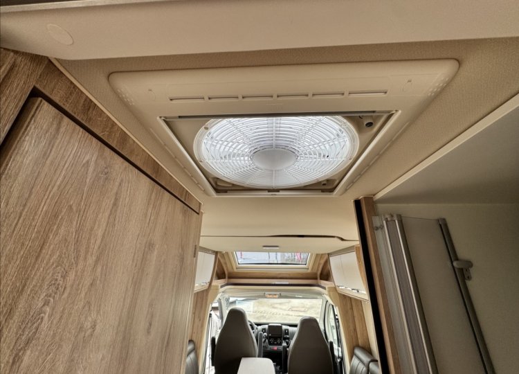 Eura Mobil , 2,3 PROFILA RS 720ES MJT obytný automobil