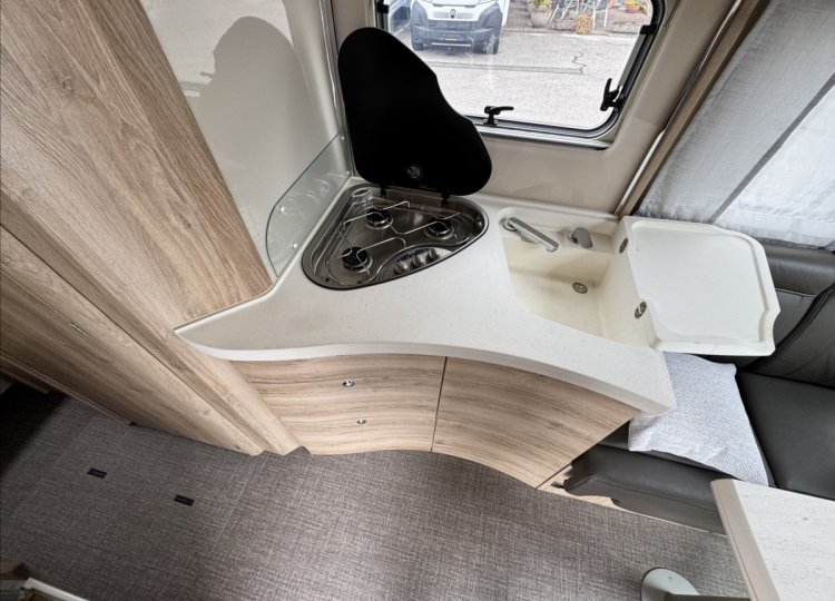 Eura Mobil , 2,3 PROFILA RS 720ES MJT obytný automobil