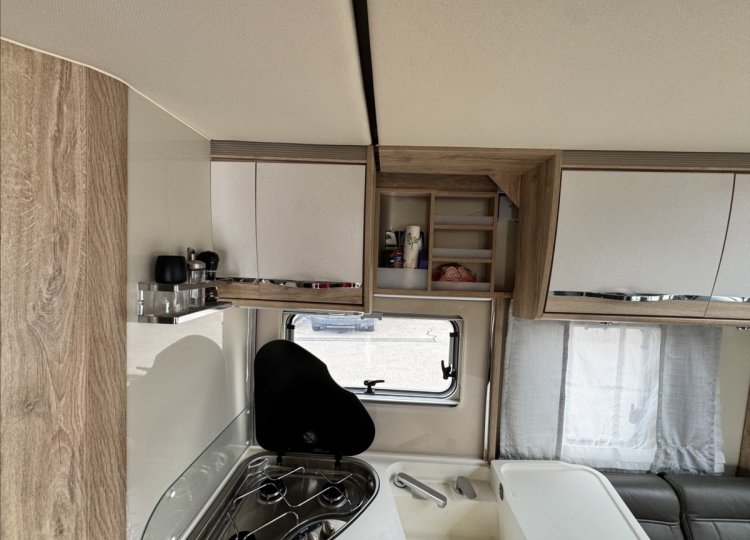 Eura Mobil , 2,3 PROFILA RS 720ES MJT obytný automobil