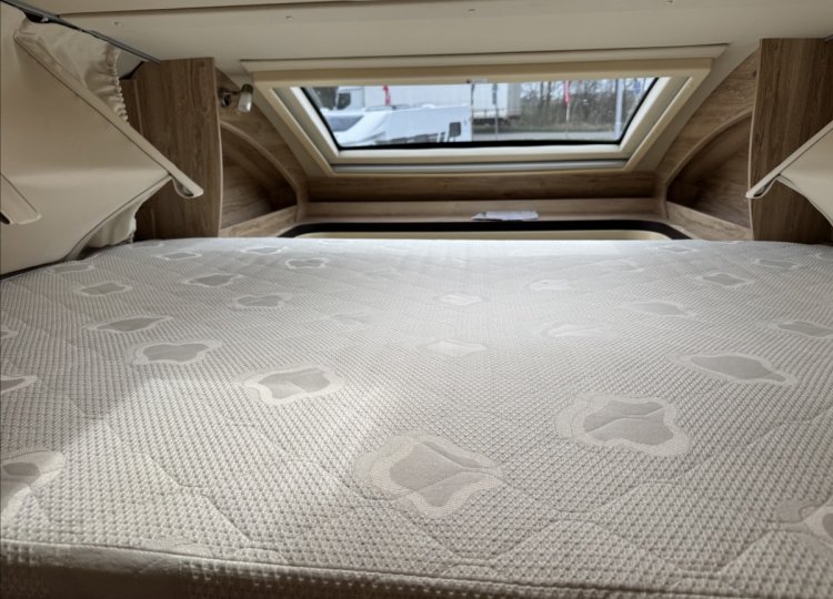 Eura Mobil , 2,3 PROFILA RS 720ES MJT obytný automobil