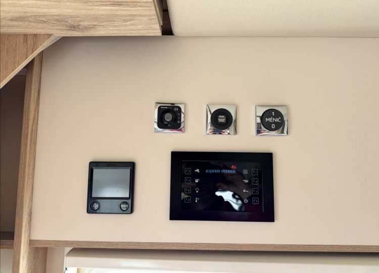 Eura Mobil , 2,3 PROFILA RS 720ES MJT obytný automobil