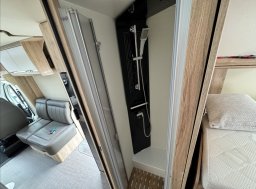 Eura Mobil , 2,3 PROFILA RS 720ES MJT obytný automobil