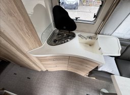 Eura Mobil , 2,3 PROFILA RS 720ES MJT obytný automobil