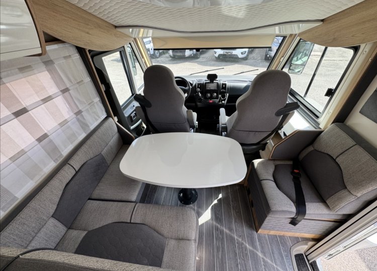 Roller Team , 2,3 ZEFIRO 284+ MJT obytný automobil