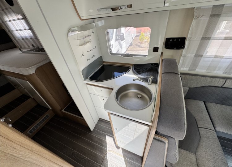 Roller Team , 2,3 ZEFIRO 284+ MJT obytný automobil