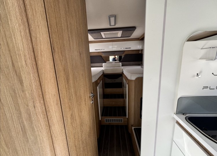 Roller Team , 2,3 ZEFIRO 284+ MJT obytný automobil