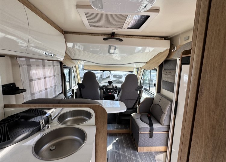 Roller Team , 2,3 ZEFIRO 284+ MJT obytný automobil