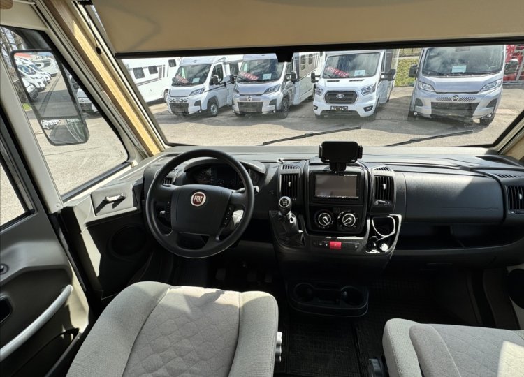 Roller Team , 2,3 ZEFIRO 284+ MJT obytný automobil