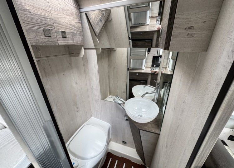 Robeta , 2,0 Apollo HDi obytný automobil