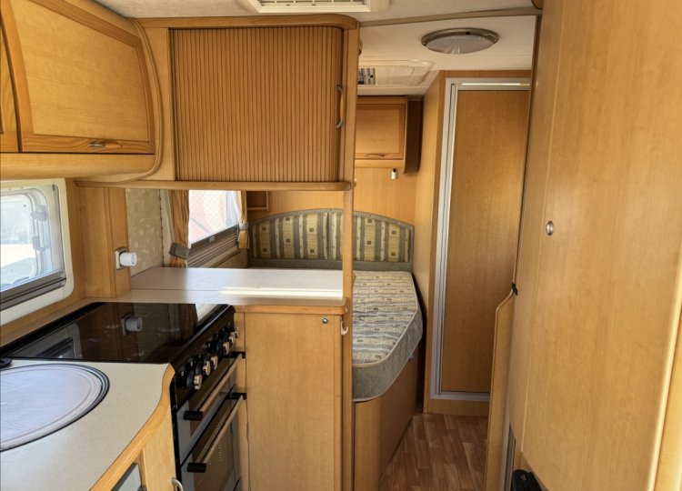 Ostatní , SWIFT Impression 500 obytný přívěs