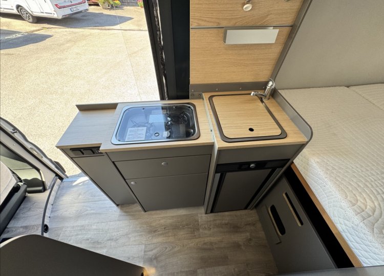 LMC , 2,0 Innovan 590 TDCi obytný automobil