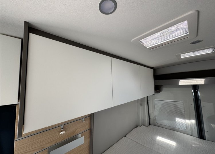 LMC , 2,0 Innovan 590 TDCi obytný automobil