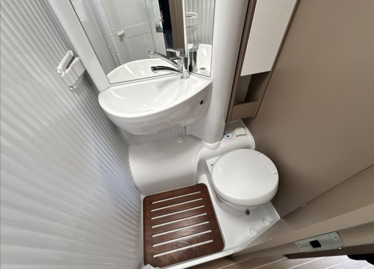 Etrusco , 2,2 V6600SB HDi obytný automobil
