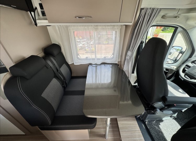 Etrusco , 2,2 V6600SB HDi obytný automobil