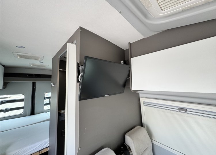LMC , 2,0 Innovan 590 TDCi obytný automobil