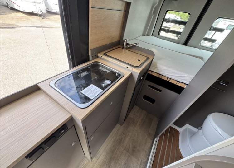 LMC , 2,0 Innovan 590 TDCi obytný automobil