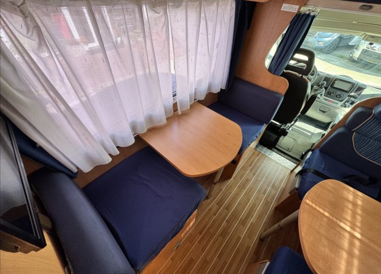 CI Caravans International , 2,3 Elliot 40 MJTD obytný automobil