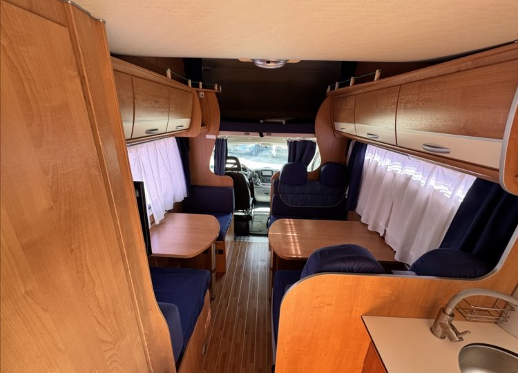 CI Caravans International , 2,3 Elliot 40 MJTD obytný automobil