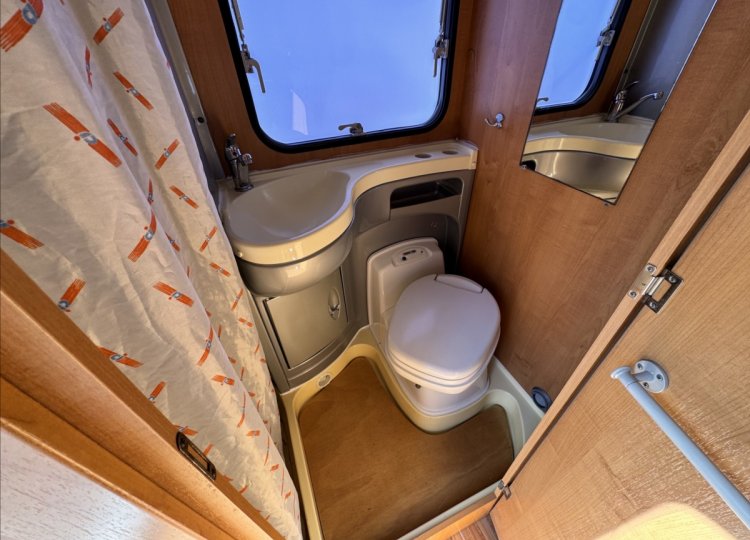 CI Caravans International , 2,3 Elliot 40 MJTD obytný automobil