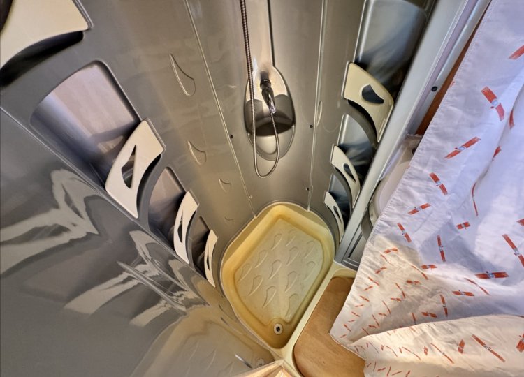 CI Caravans International , 2,3 Elliot 40 MJTD obytný automobil