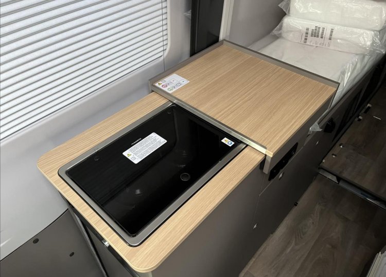 LMC , 2,0 INNOVAN 592 TDCi obytný automobil