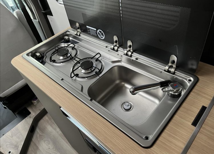 LMC , 2,0 Innovan 592 TDCi obytný automobil