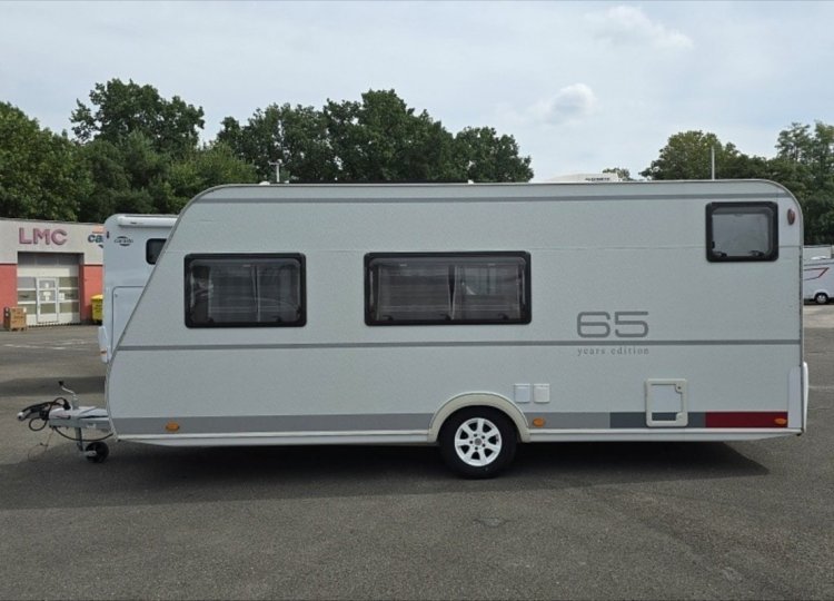 LMC , Style 493K obytný přívěs