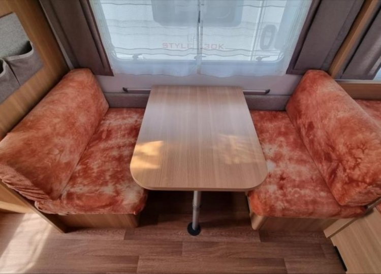 LMC , Style 493K obytný přívěs