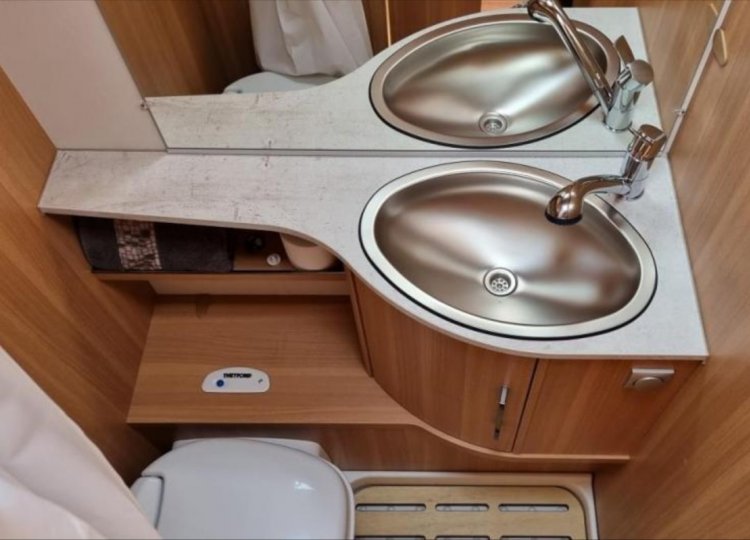 LMC , Style 493K obytný přívěs