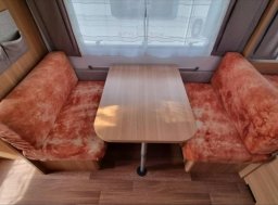 LMC , Style 493K obytný přívěs