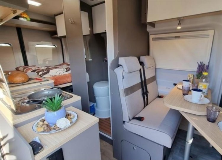LMC , 2,0 Innovan 590 TDCi obytný automobil