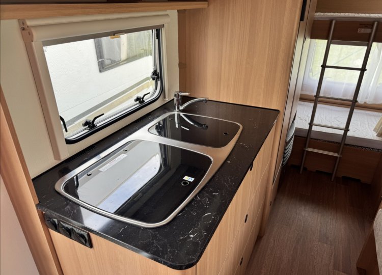 LMC , Style 490K obytný přívěs