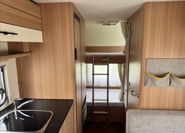 LMC , Style 490K obytný přívěs