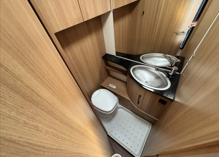LMC , Style 490K obytný přívěs